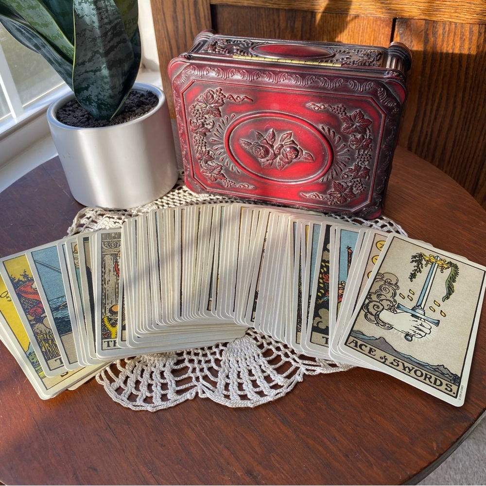 Smith-Waite Tarot Deck with Jewelry Box & Lapis Blue Heart Stone. EUC - Picture 8 of 15